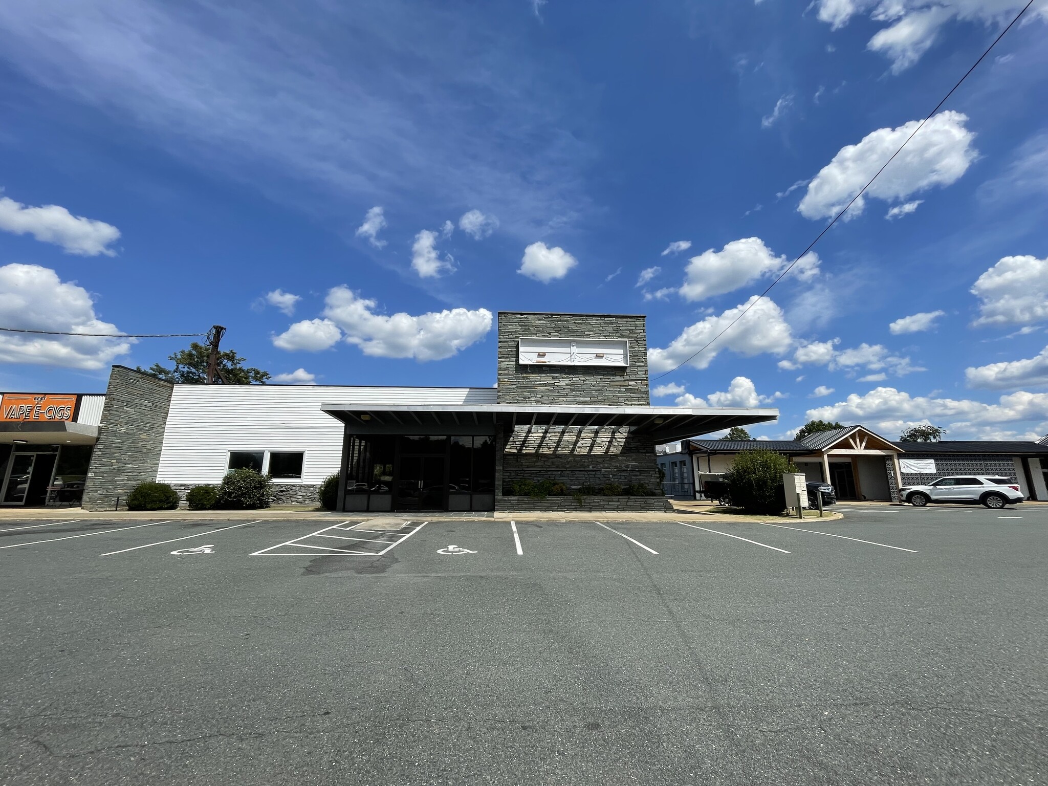 4535 S Amherst Hwy, Madison Heights, VA for lease Building Photo- Image 1 of 6