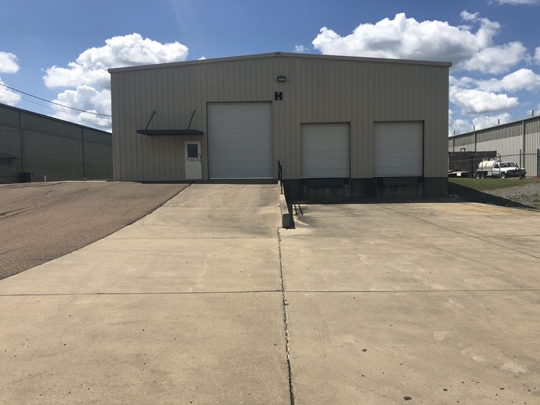 307 Walker Cir, Richland, MS 39218 Building M