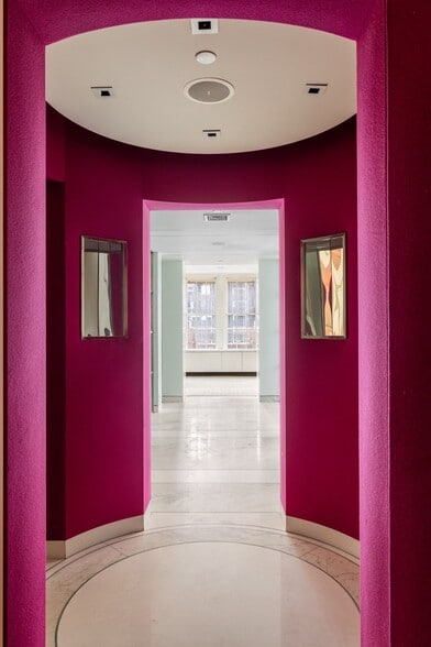 5 E 57th St, New York, NY for lease - Building Photo - Image 2 of 6