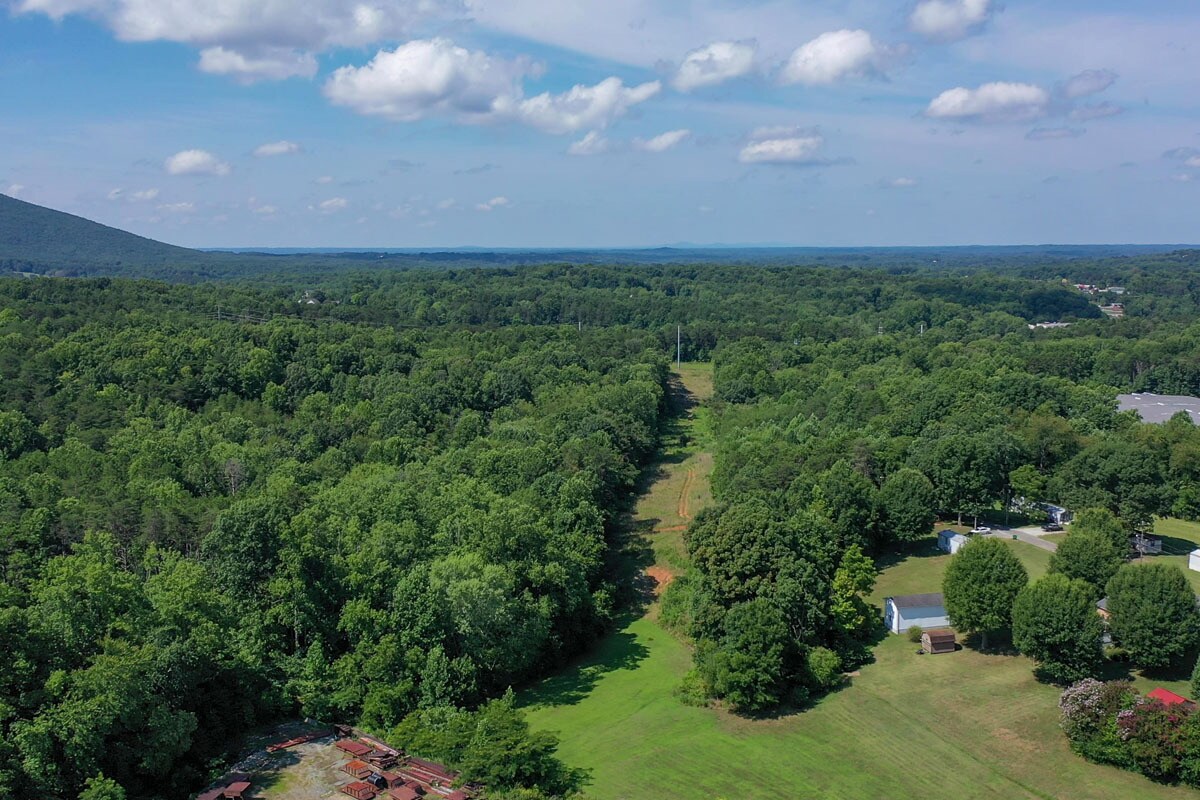 8 AC S Davis, Pilot Mountain, NC 27041
