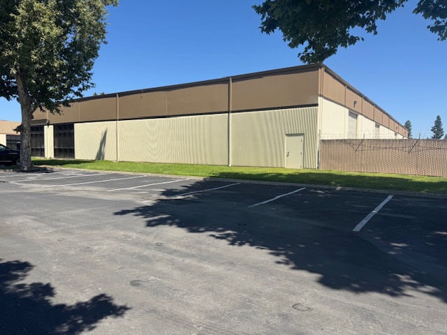 4025 E Arch Rd, Stockton, CA for lease - Building Photo - Image 2 of 4