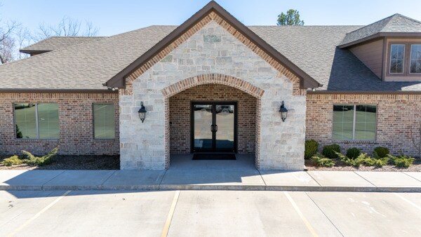 1124 Colony Dr, Ada, OK for lease - Building Photo - Image 2 of 2