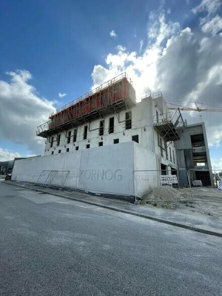 Office in Vannes for lease - Building Photo - Image 2 of 7