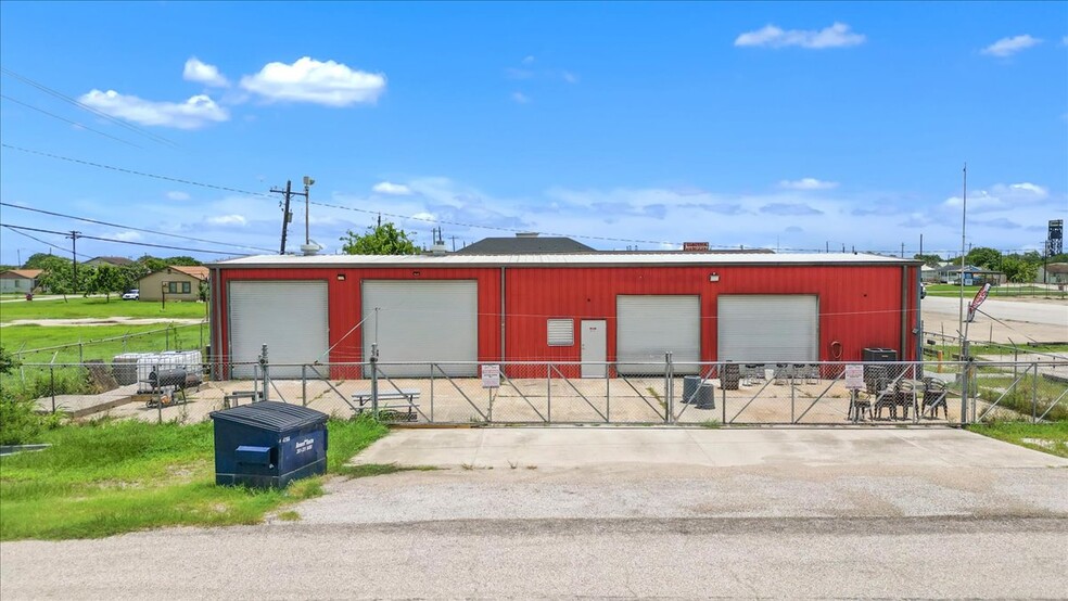 202 S Gulf Blvd, Freeport, TX for sale - Building Photo - Image 2 of 17