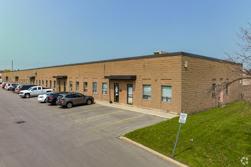 14 Strathearn Ave, Brampton, ON for lease - Primary Photo - Image 1 of 5