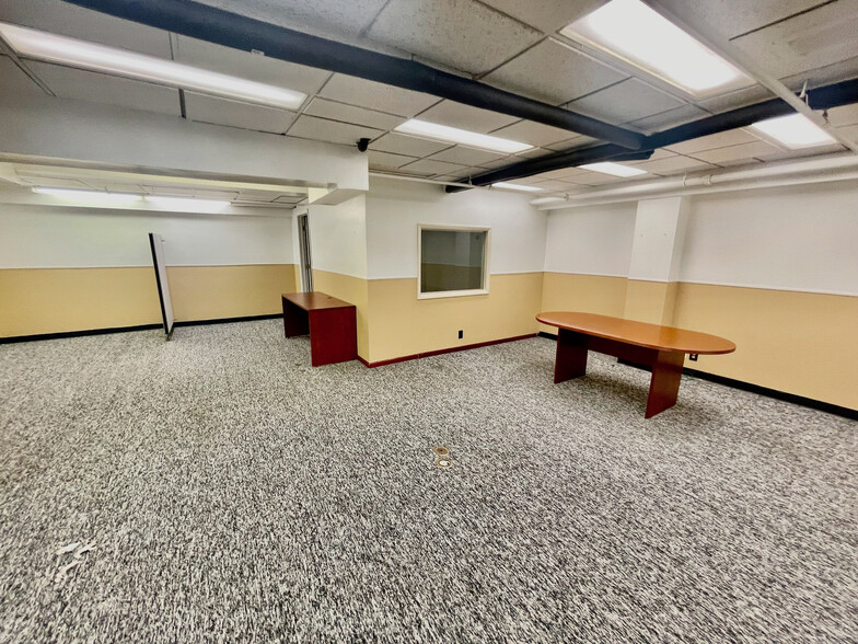 4180 W Broadway Ave, Robbinsdale, MN for lease - Interior Photo - Image 2 of 12