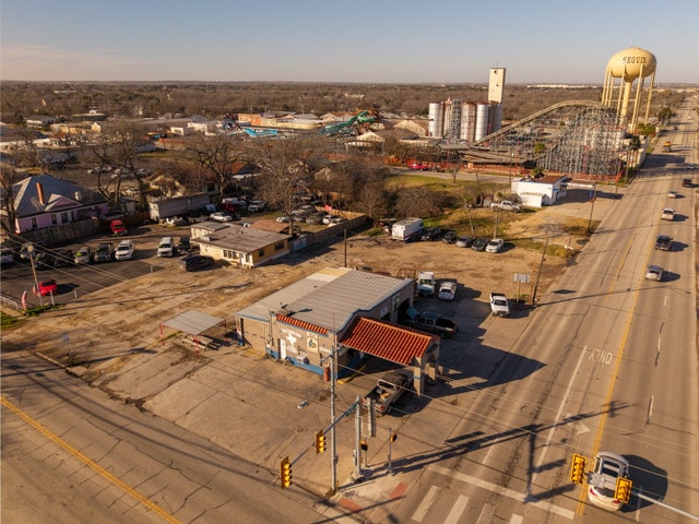 103 W Kingsbury St, Seguin, TX for sale - Building Photo - Image 2 of 11
