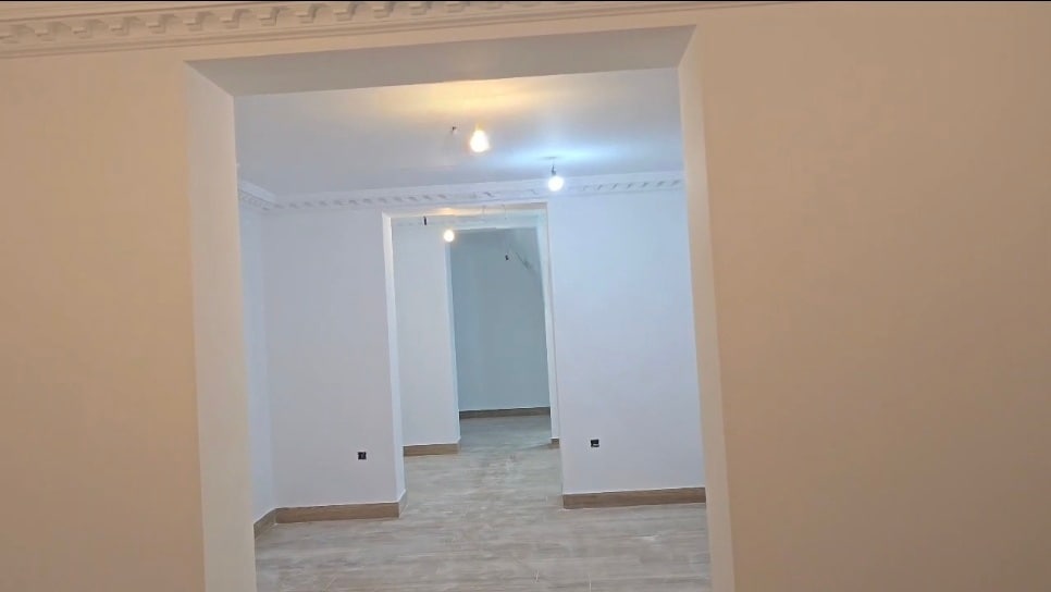 Madrid, MAD 28004 - Unit Iz. - - Interior Photo - Image 1 of 1