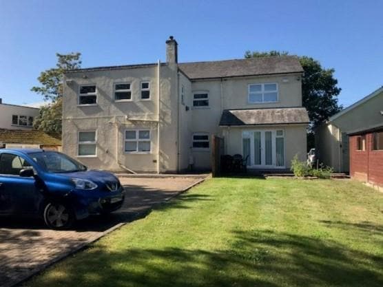 4 Tongham Rd, Farnham for lease - Building Photo - Image 3 of 4