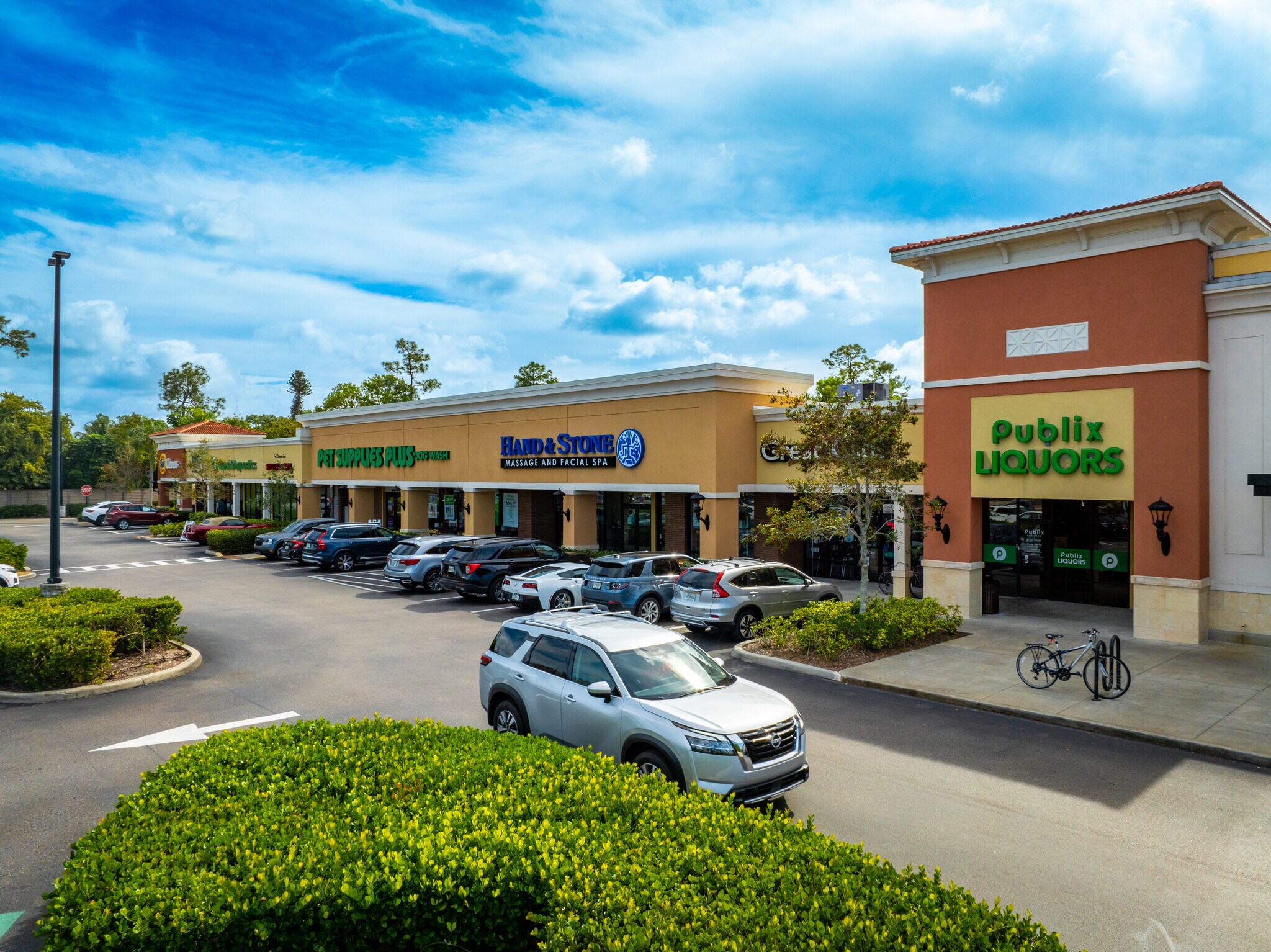 48104890 Davis Blvd, Naples, FL 34104 Kings Lake Square