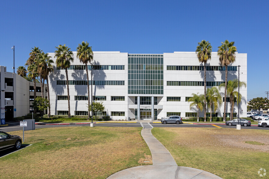 3628 E Imperial Hwy, Lynwood, CA for lease - Building Photo - Image 2 of 5