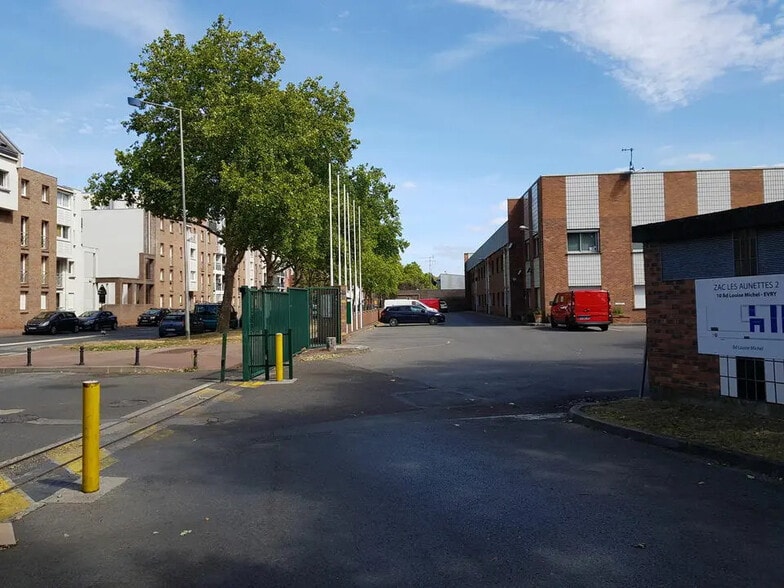 Office in Évry-Courcouronnes for lease - Building Photo - Image 1 of 5