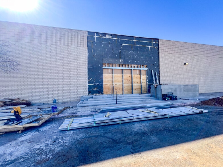 3001 W Loop 250 N, Midland, TX for lease - Building Photo - Image 2 of 12