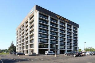 400 Metropoint - Convenience Store