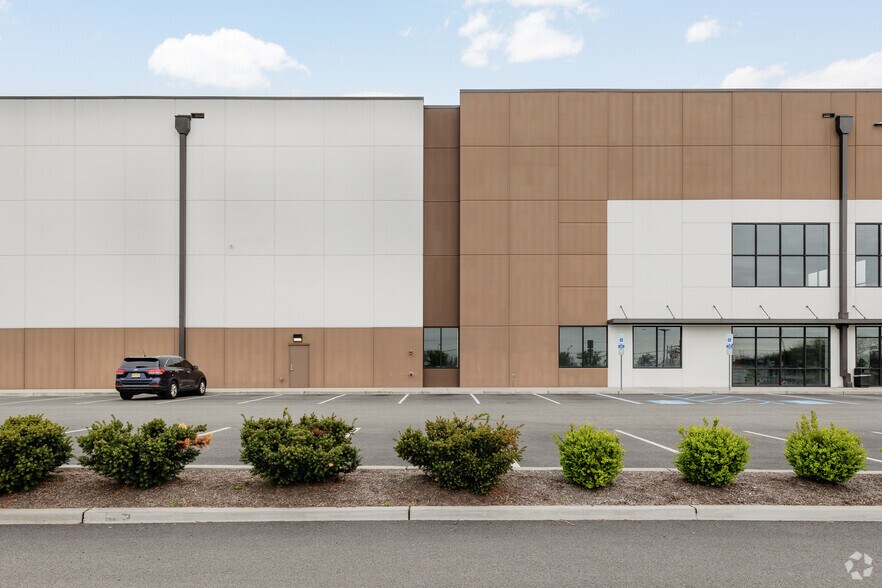 120 Frontage Rd, Newark, NJ 07114 Industrial for Lease