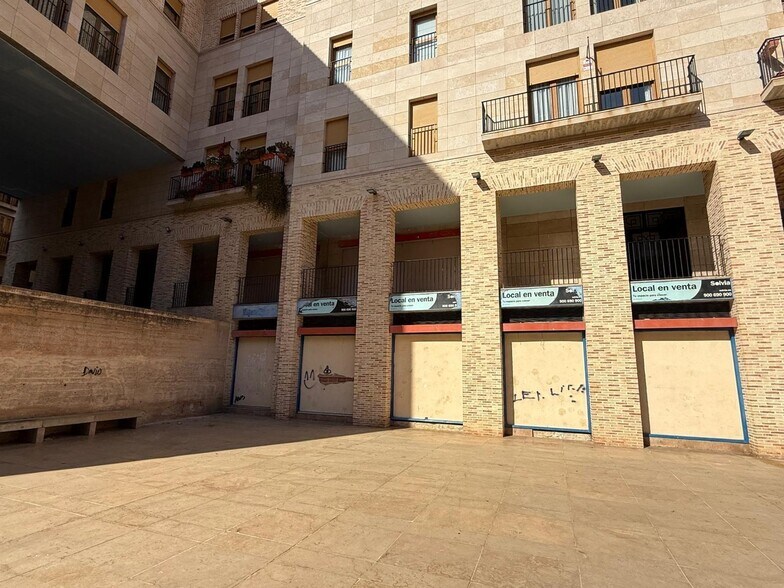 Retail in Alzira, Valencia for lease - Building Photo - Image 1 of 20