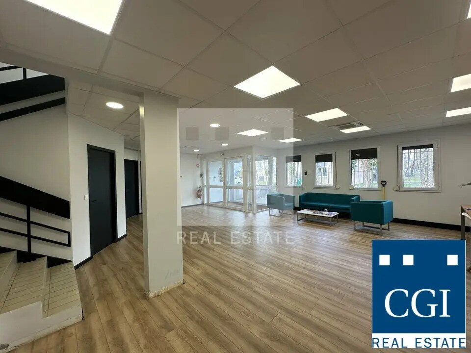 Office in Montbonnot-Saint-Martin for lease Interior Photo- Image 1 of 5