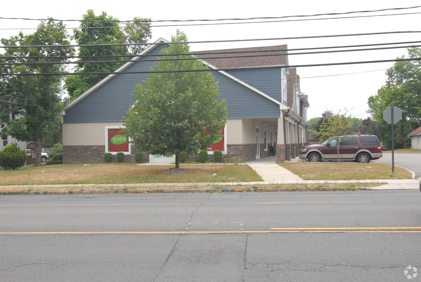 1107 Valley Rd, Stirling, NJ 07980