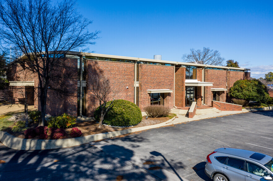 7417 Kingston Pike, Knoxville, TN for sale - Primary Photo - Image 1 of 1