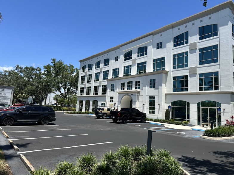 3838 Tamiami Trl N, Naples, FL for lease - Building Photo - Image 3 of 7