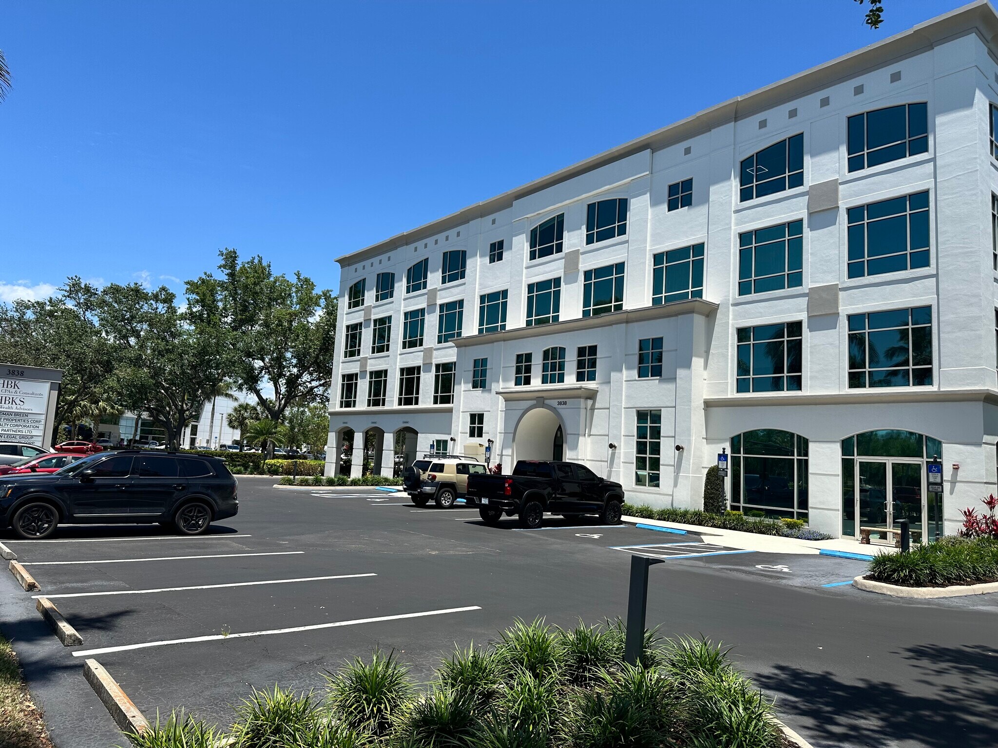 3838 Tamiami Trl N, Naples, FL for lease Building Photo- Image 1 of 7