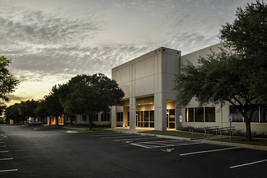 5812 Trade Center Dr, Austin, TX for lease - Building Photo - Image 2 of 7