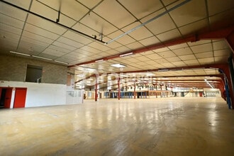 Office in Rillieux-la-Pape for lease Interior Photo- Image 2 of 9