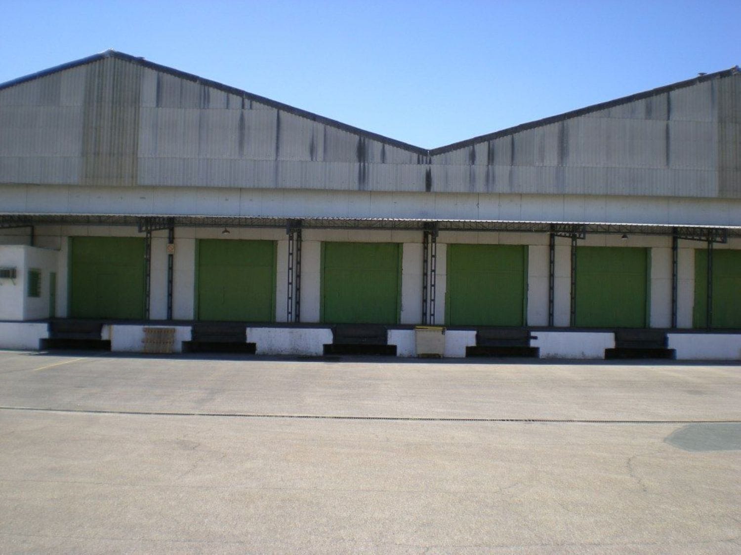 Calle la Red Veintisiete, 21, Alcalá de Guadaíra, Sevilla for lease Building Photo- Image 1 of 11