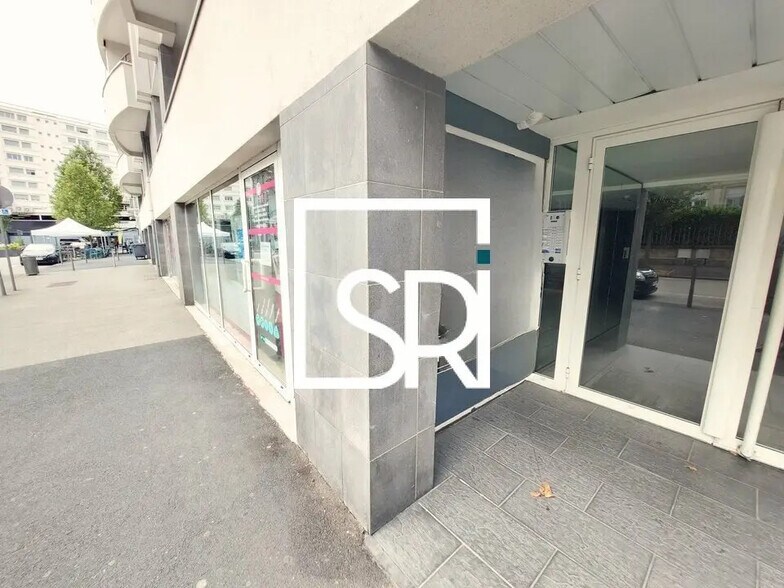 Retail in Clermont-Ferrand for lease - Building Photo - Image 3 of 30