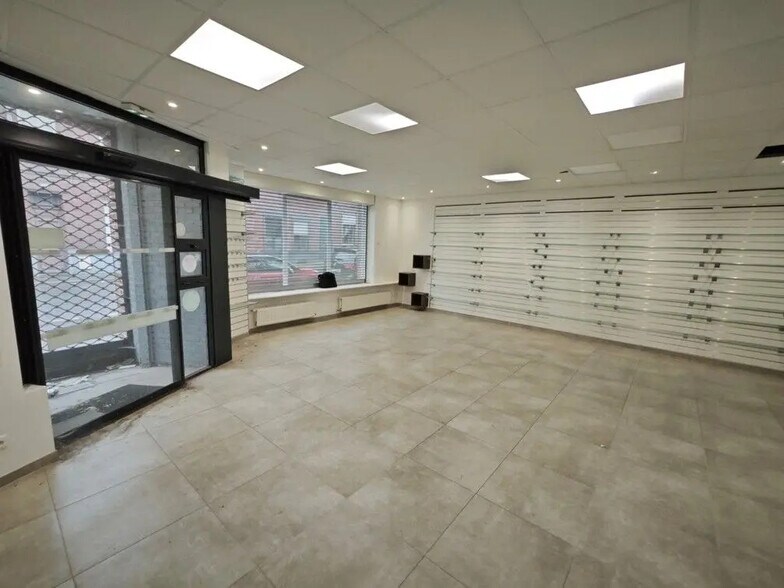 Retail in Roubaix for lease - Interior Photo - Image 2 of 6