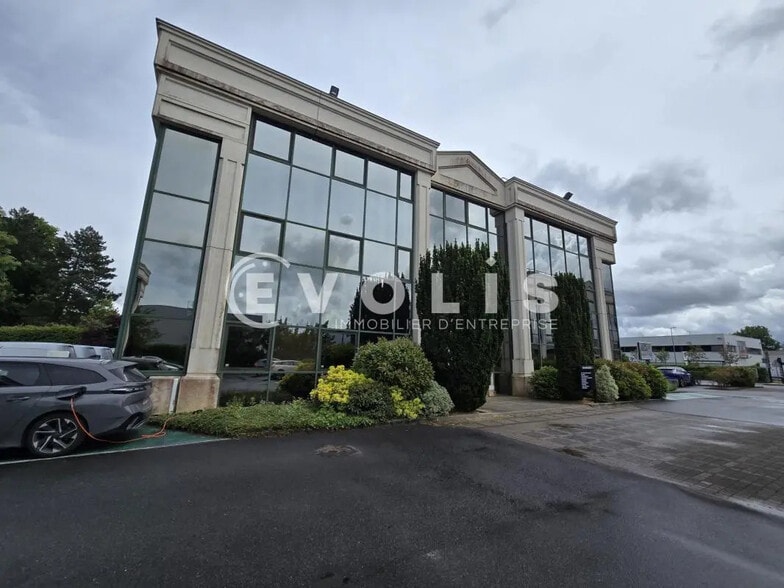 Office in Villebon-sur-Yvette for lease - Building Photo - Image 1 of 8