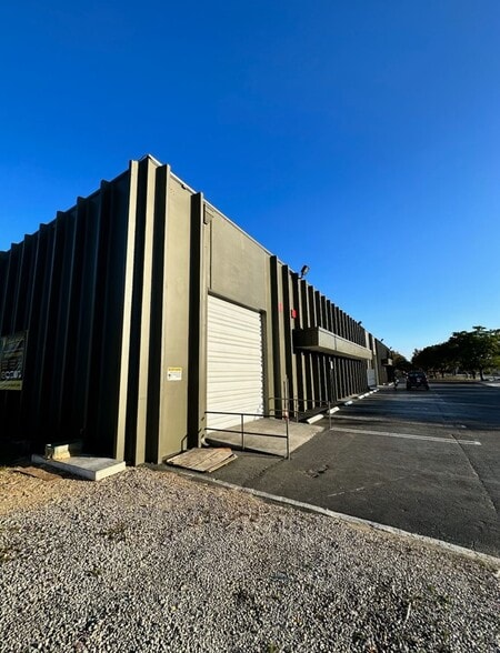 16489-16497 NW 49th Ave, Hialeah, FL for lease - Building Photo - Image 1 of 7