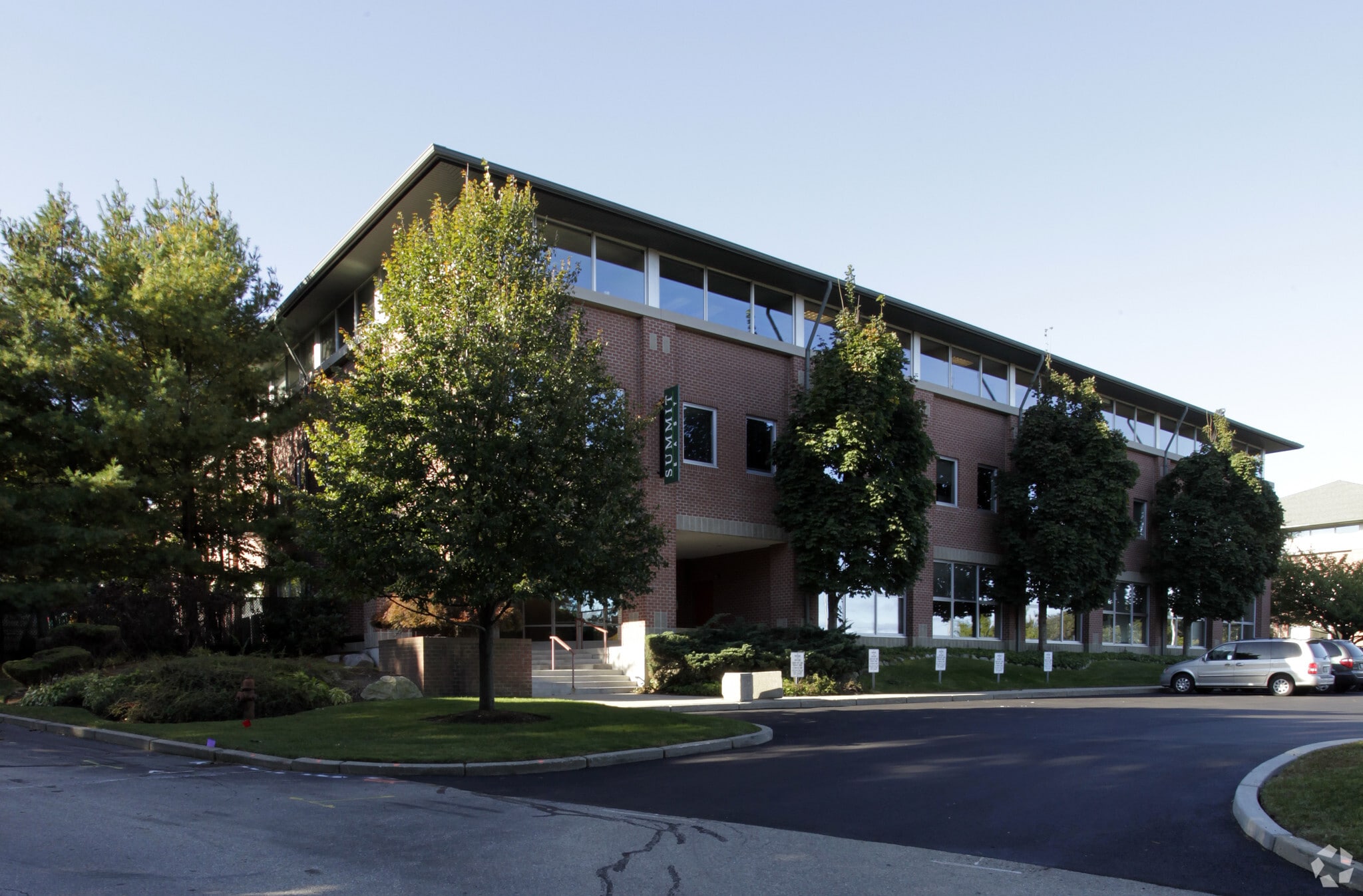 300 Centerville Rd, Warwick, RI 02886 Summit East