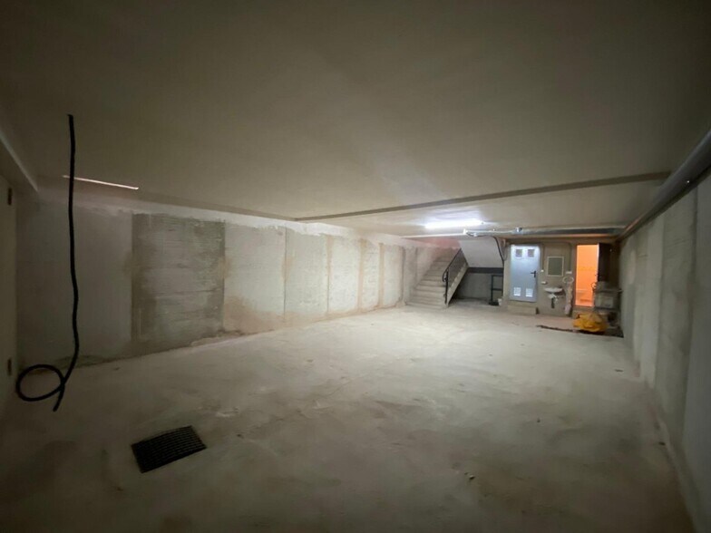 Office in Manuel for lease - Building Photo - Image 3 of 28