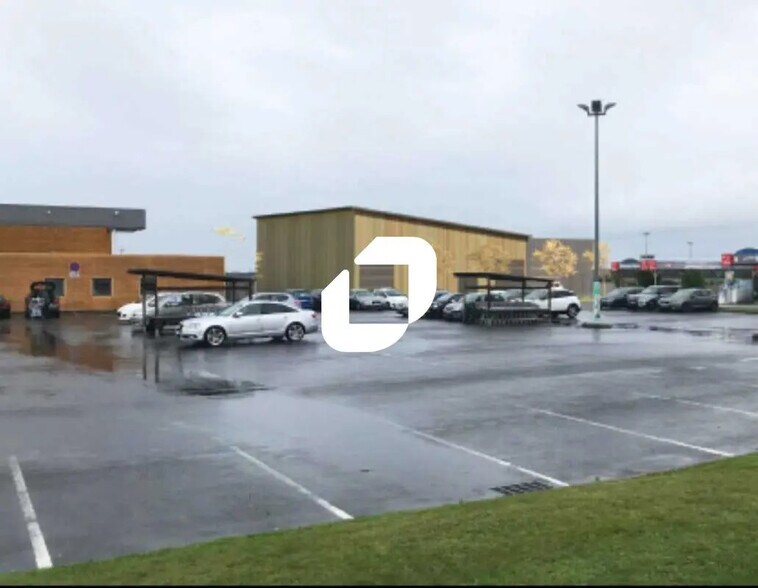 Flex in Chaumont-en-Vexin for lease - Building Photo - Image 1 of 8