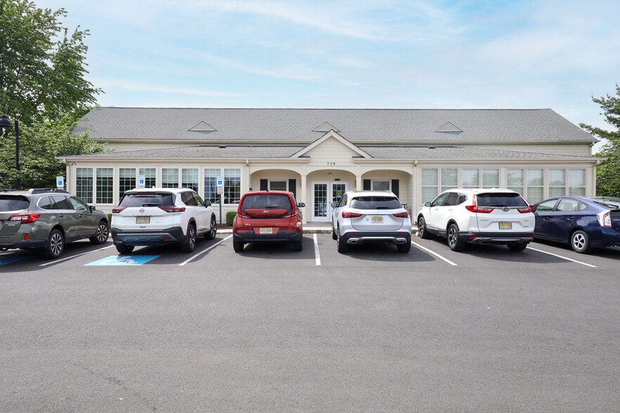 719 US Highway 206, Hillsborough, NJ for lease - Building Photo - Image 3 of 12