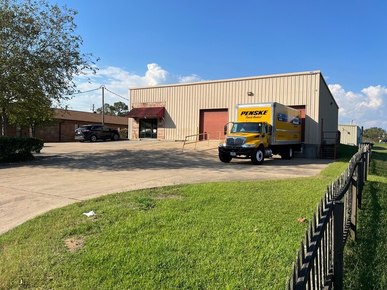 2088 Dunbarton Dr, Jackson, MS 39216