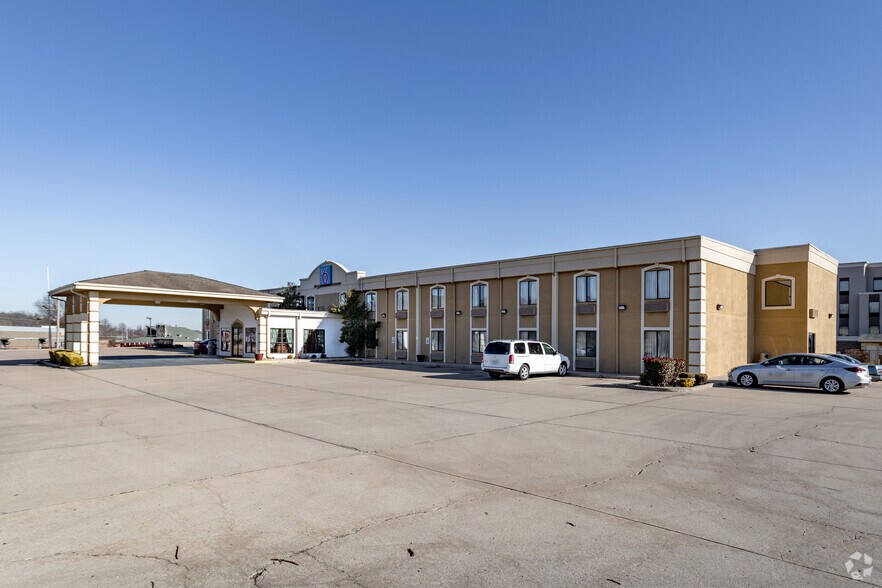 1720 S Lynn Riggs Blvd, Claremore, OK for sale - Primary Photo - Image 1 of 1