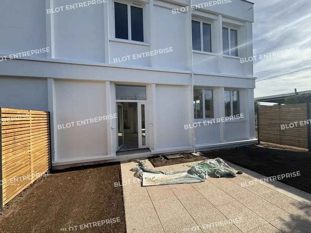 Office in Lanester for sale Building Photo- Image 1 of 6