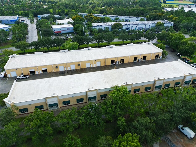 660 NW Enterprise Dr, Port Saint Lucie, FL for lease - Building Photo - Image 3 of 11