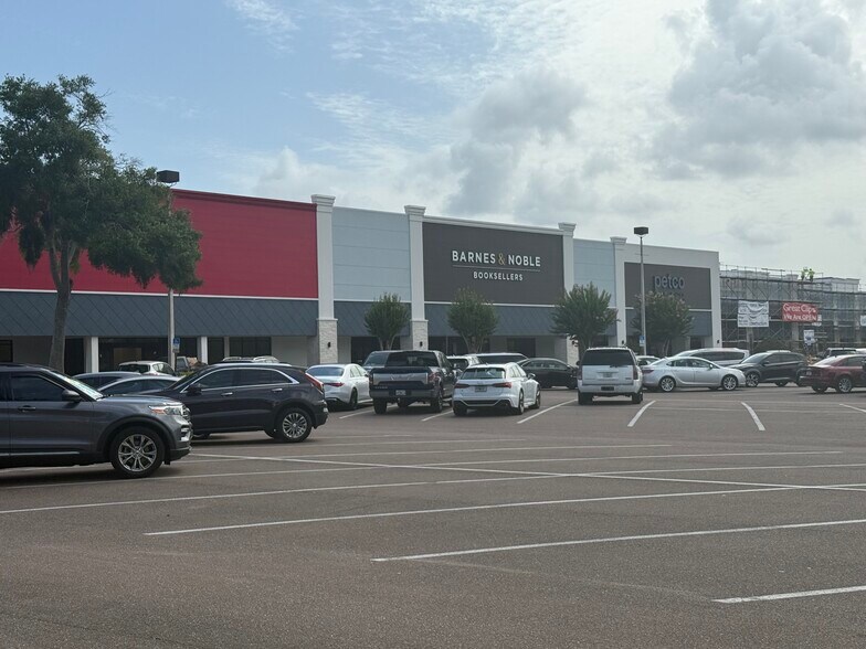 13115-13149 N Dale Mabry Hwy, Tampa, FL for lease - Building Photo - Image 2 of 34