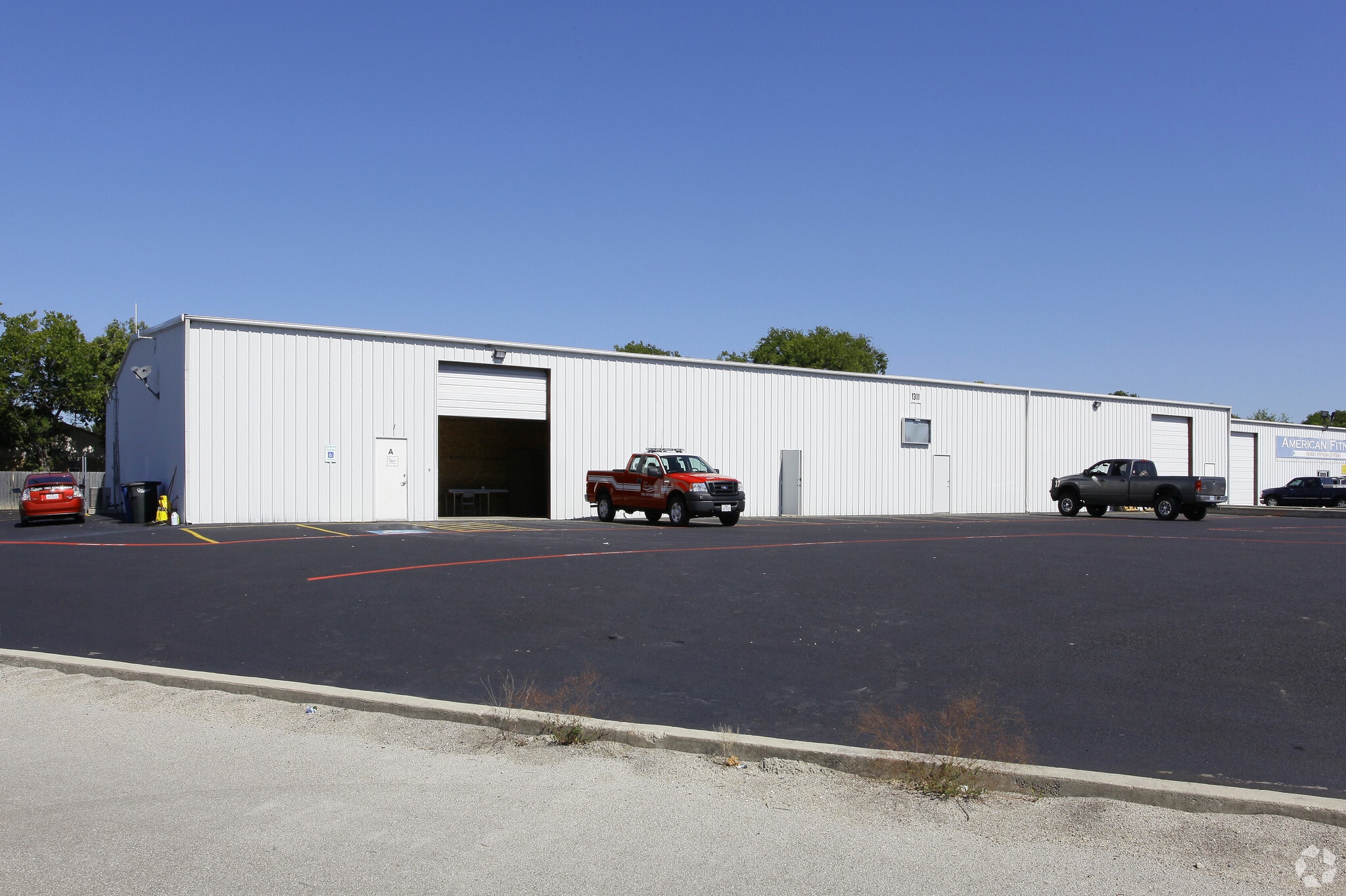 1311 Industrial Dr, New Braunfels, TX for sale Primary Photo- Image 1 of 1