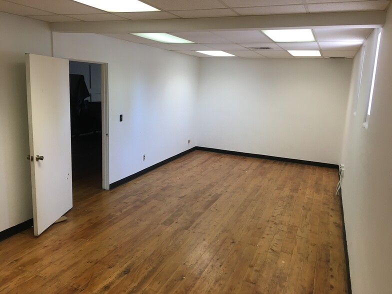 124 E Santa Fe Ave, Fullerton, CA for lease - Interior Photo - Image 3 of 7