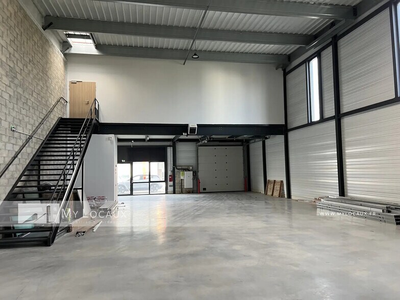 27 Avenue Du Gros Chene, Éragny for lease - Interior Photo - Image 3 of 5