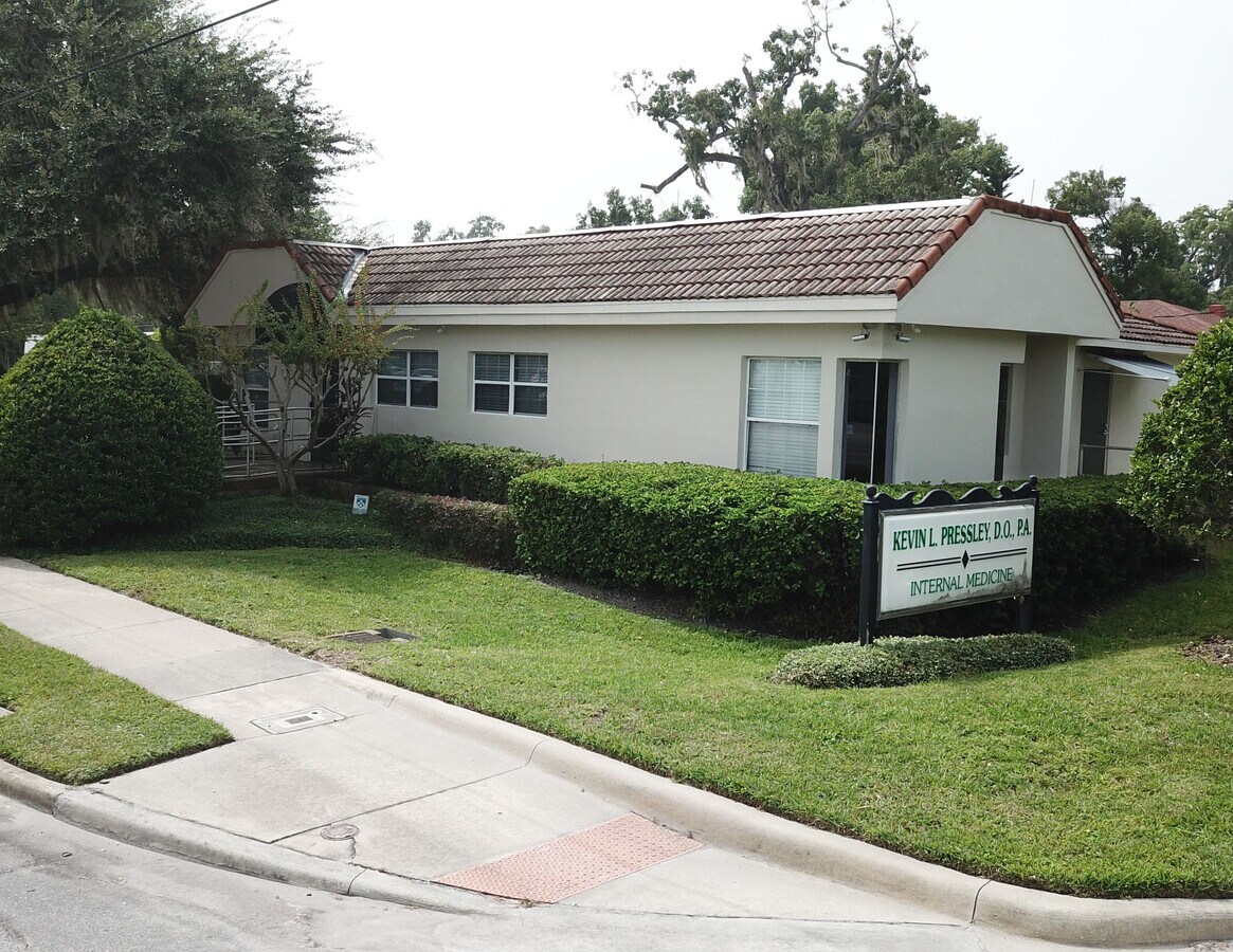 4474 Edgewater Dr, Orlando, FL 32804