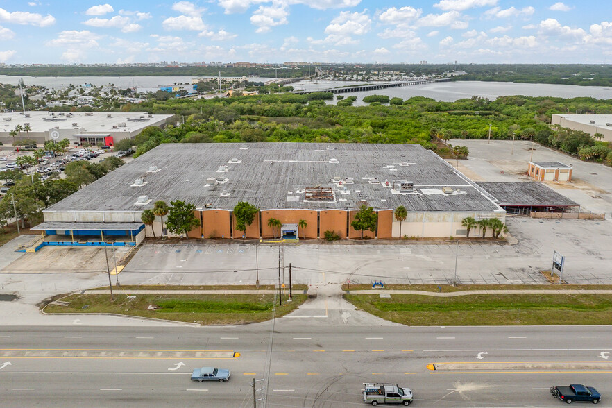 4600 Park St N, Saint Petersburg, FL for sale - Building Photo - Image 1 of 19