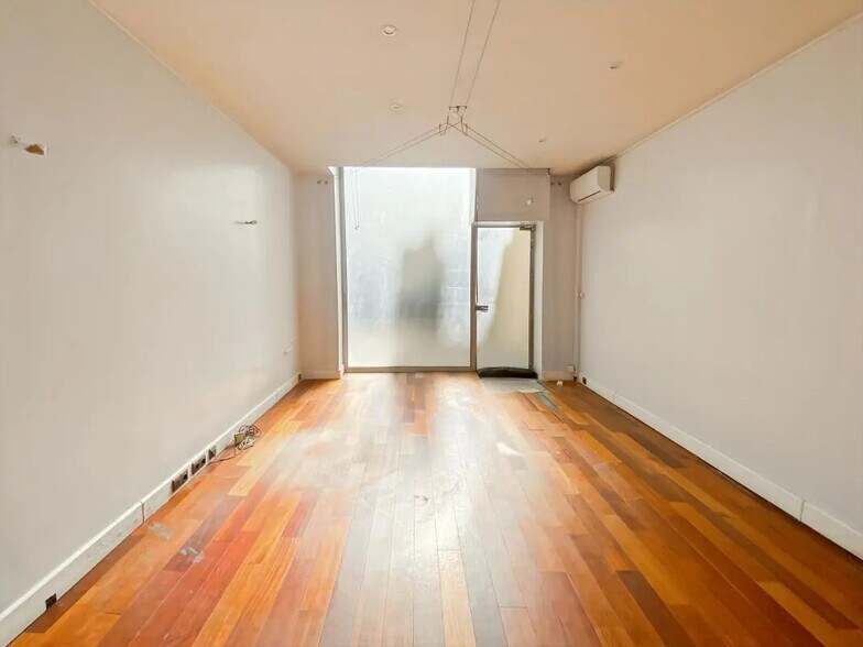 Retail in Paris for lease - Building Photo - Image 3 of 4
