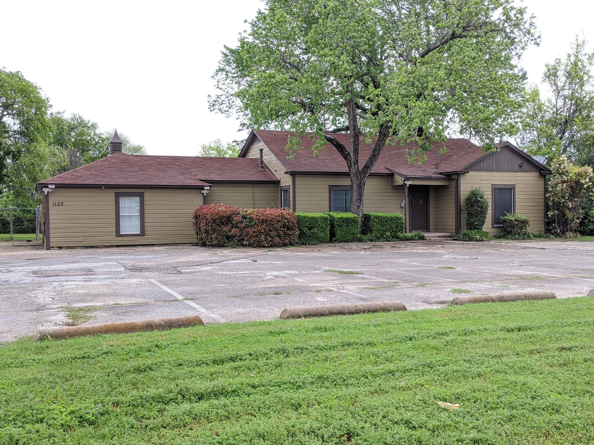 1123 W Abram St, Arlington, TX 76013 OfficeRetail for Lease