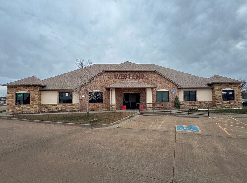 10932 NW Expressway, Yukon, OK for sale - Building Photo - Image 1 of 1