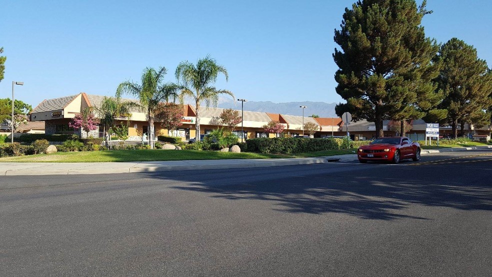 17070 Walnut Village Pky, Fontana, CA for lease - Building Photo - Image 1 of 4